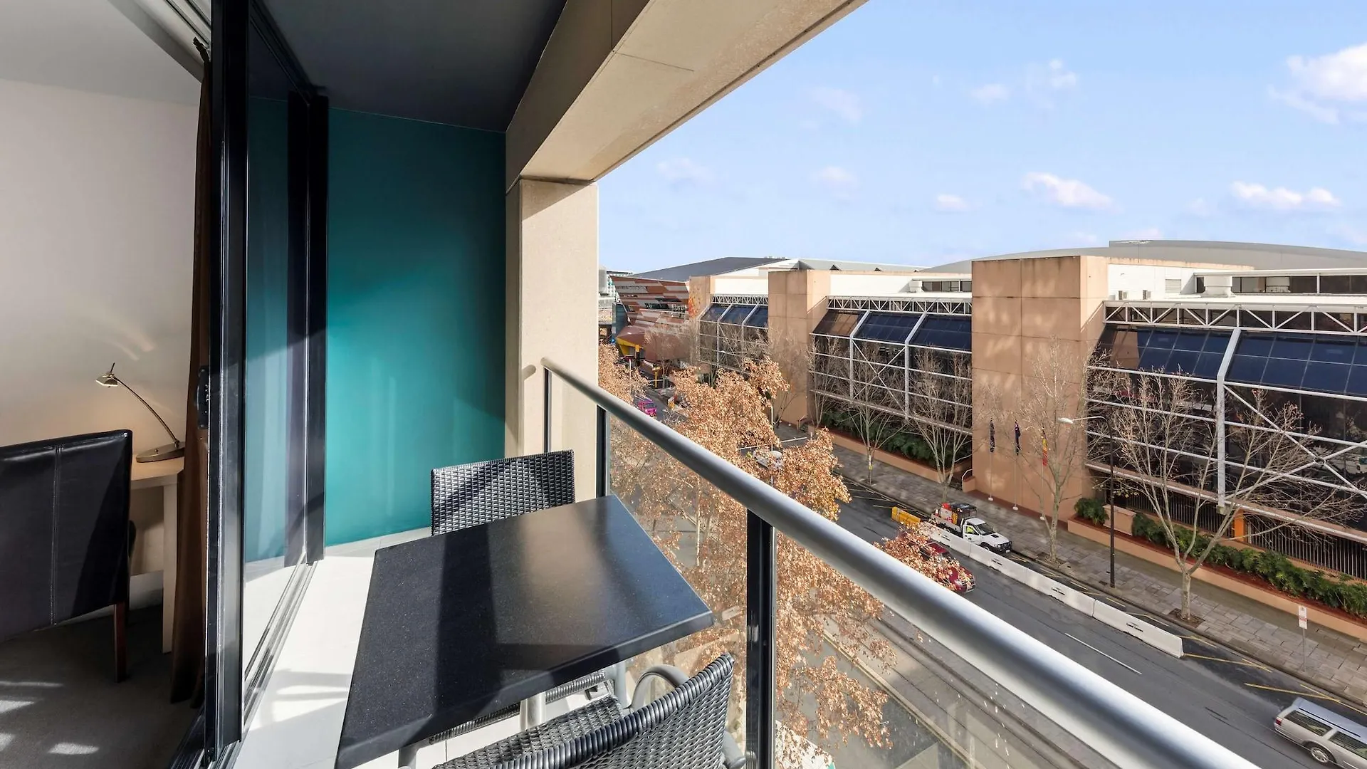 Oaks Adelaide Horizons Suites