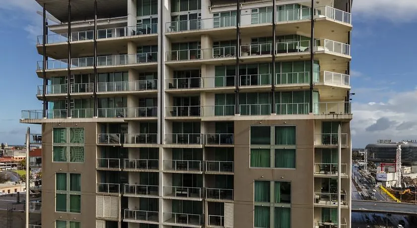 Oaks Adelaide Horizons Suites 4*,