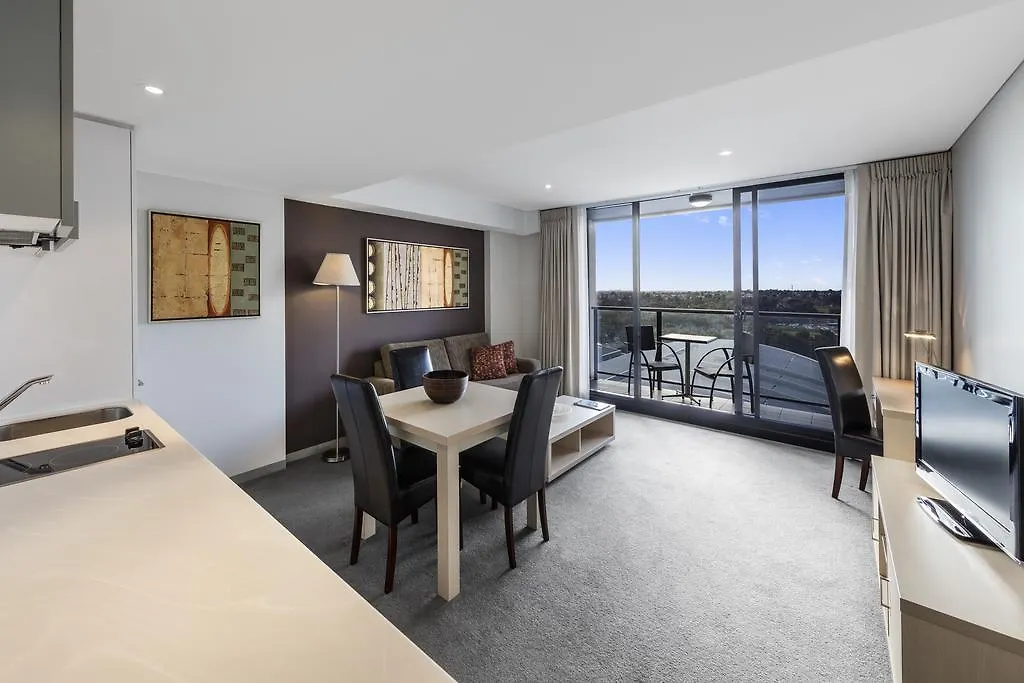 Oaks Adelaide Horizons Suites 4*,