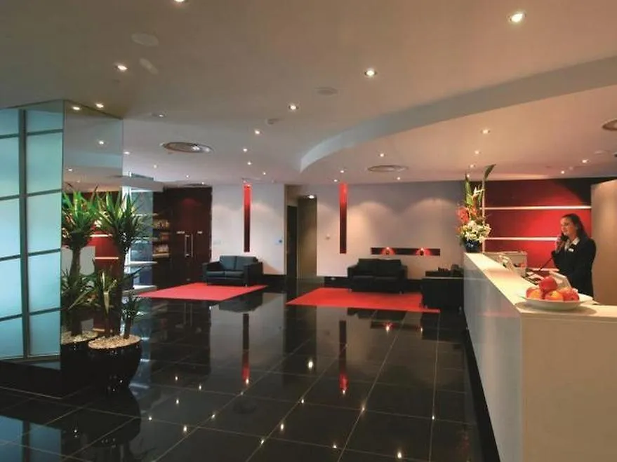 Oaks Adelaide Horizons Suites 4*,