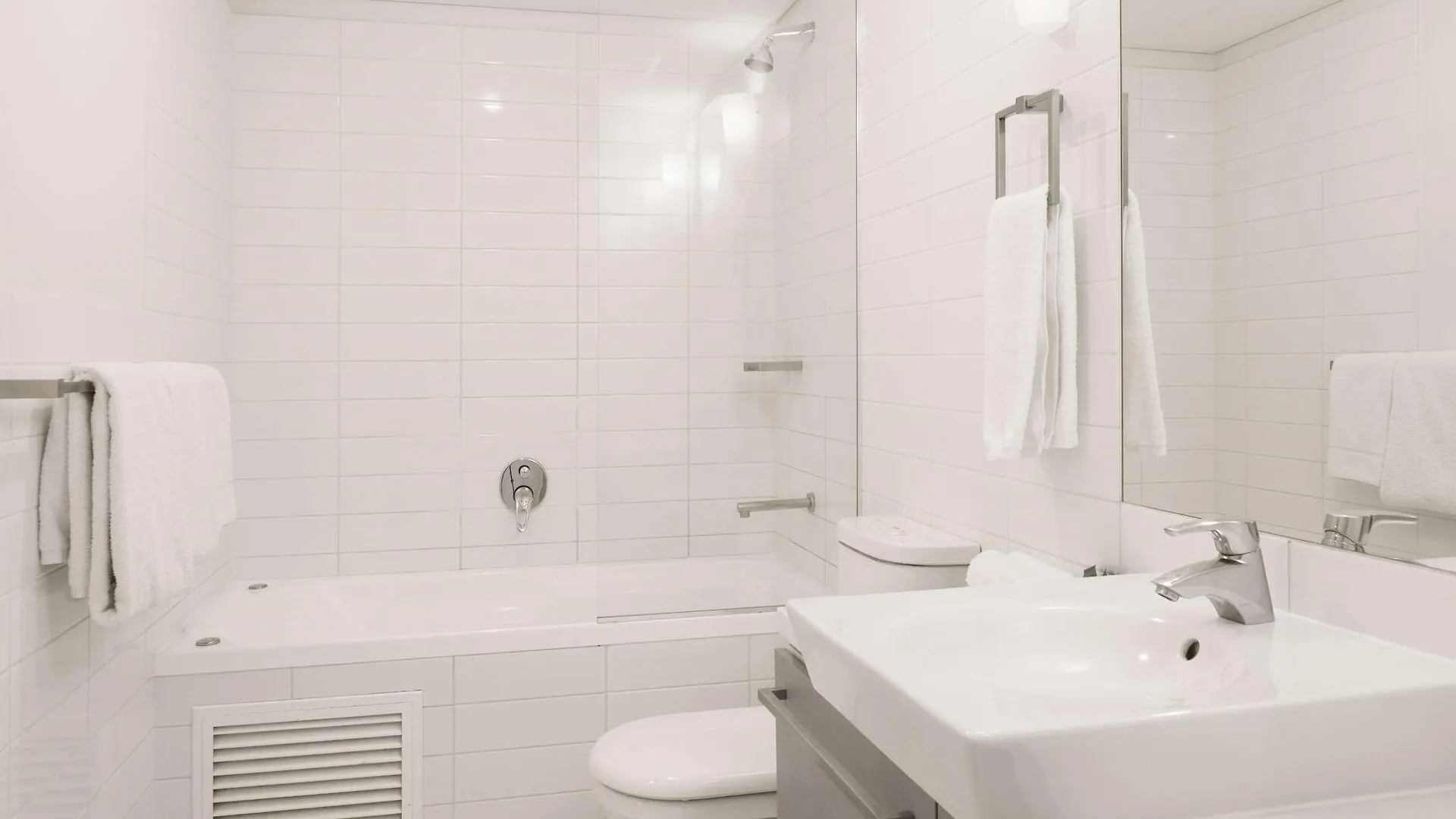 Oaks Adelaide Horizons Suites