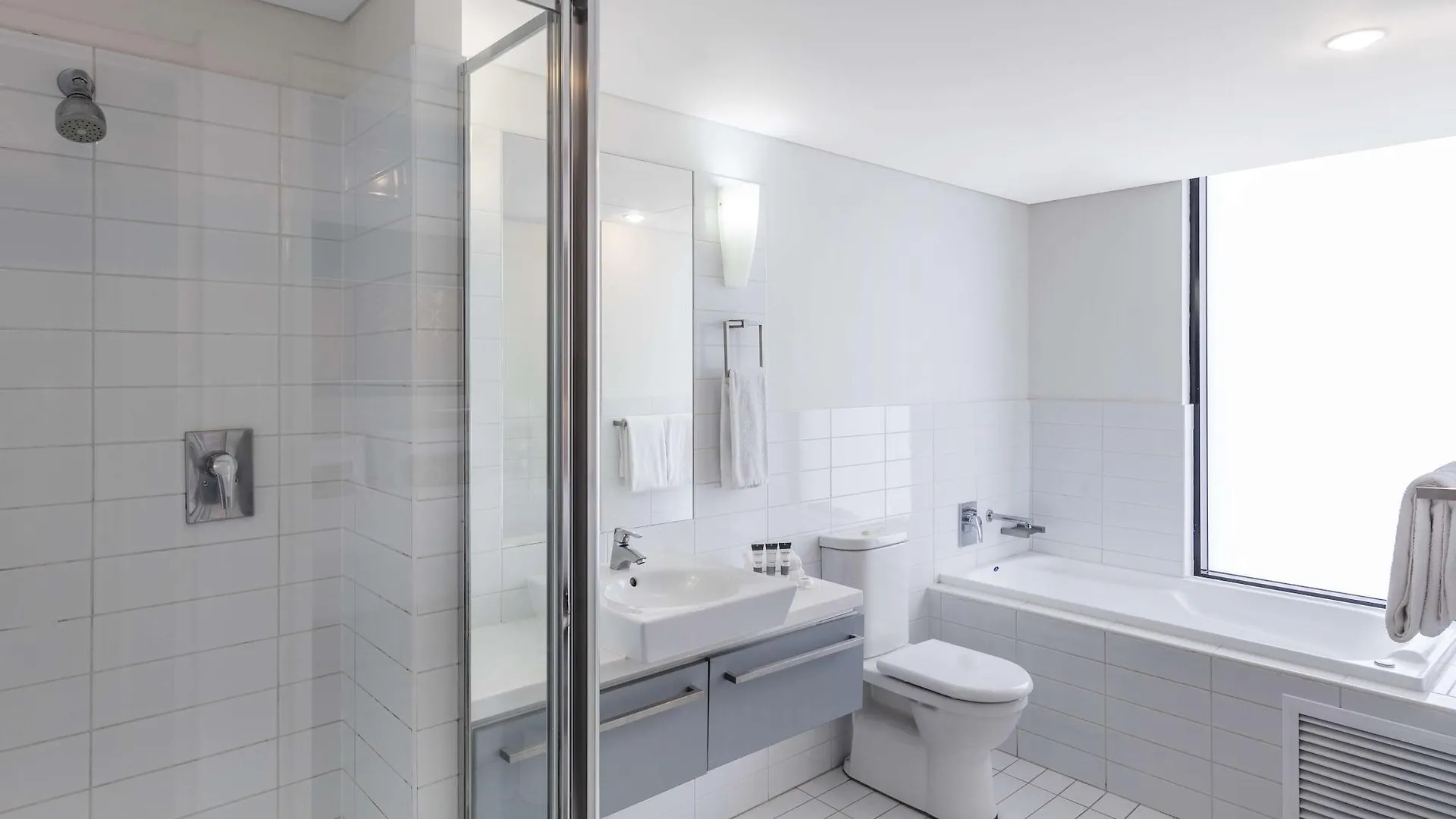 Oaks Adelaide Horizons Suites 4*,  Australia