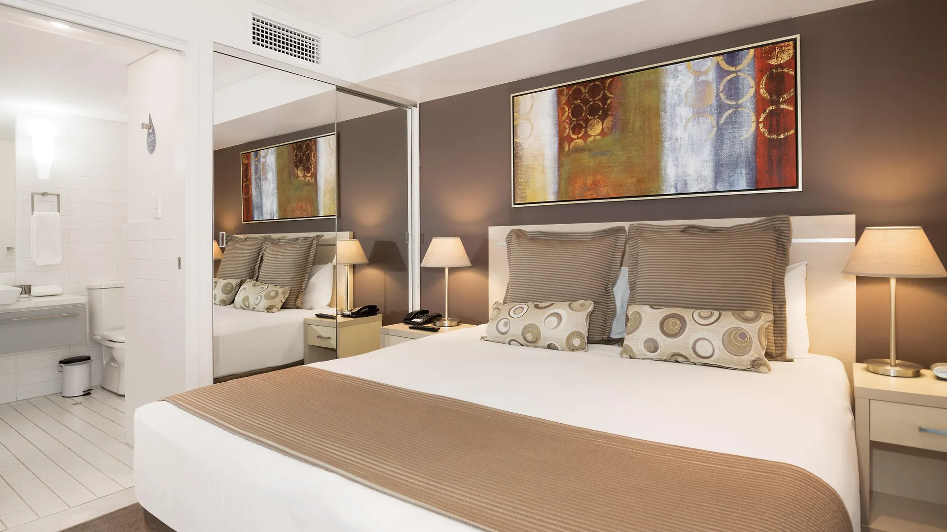 Oaks Adelaide Horizons Suites
