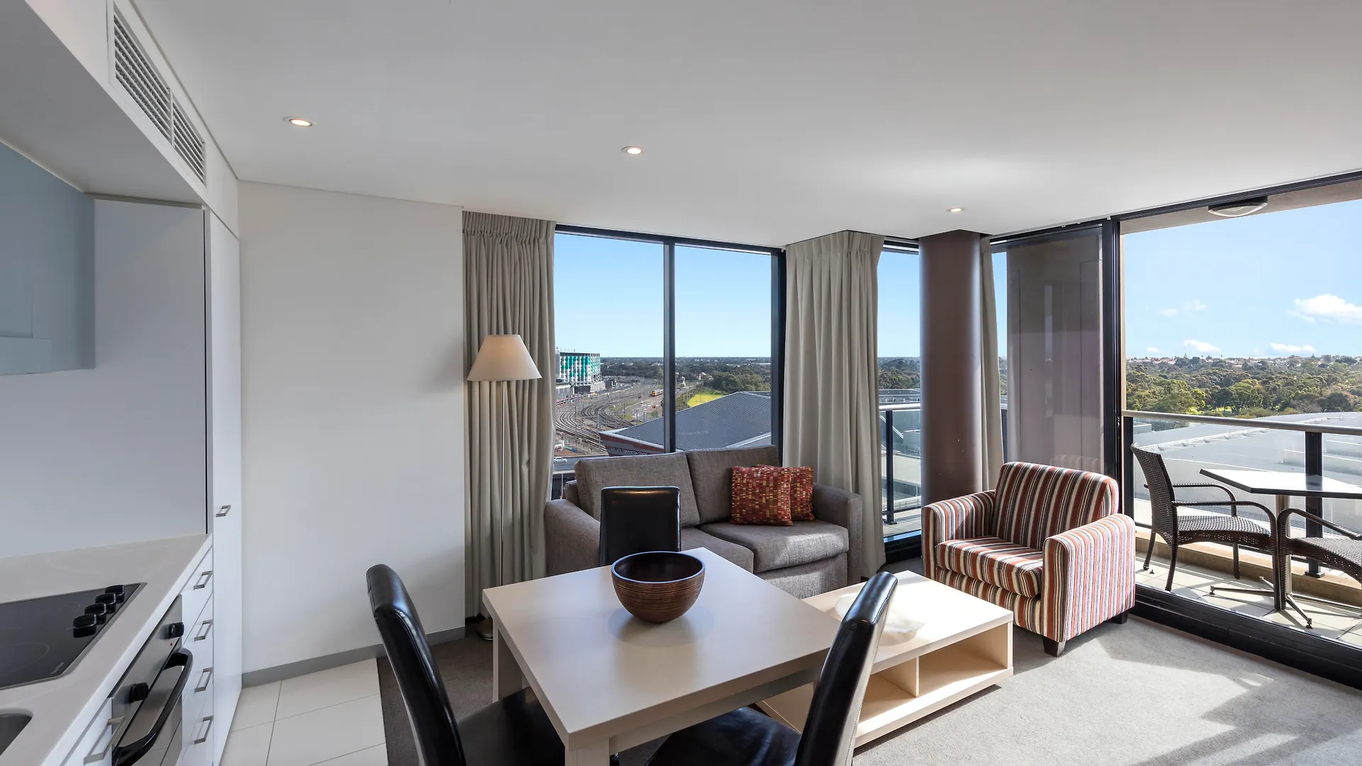 Oaks Adelaide Horizons Suites 4*,