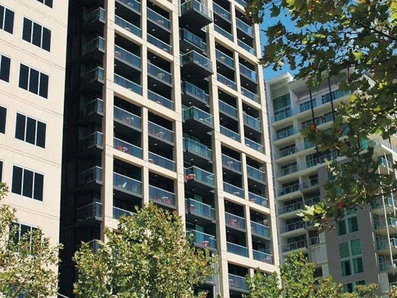 Oaks Adelaide Horizons Suites