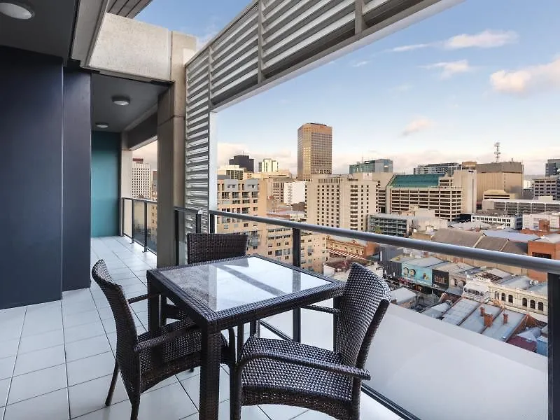 Oaks Adelaide Horizons Suites 4*,