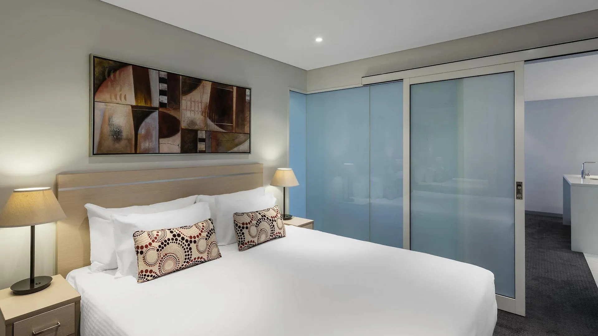 Oaks Adelaide Horizons Suites Australia